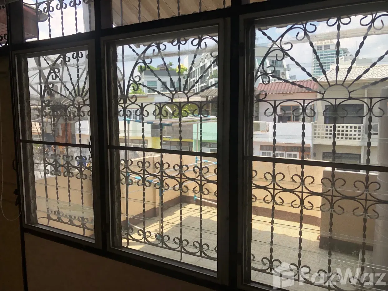 picture 2 Bedroom Townhouse for sale in Phra Khanong Nuea, Bangkok  623454 - 7/9