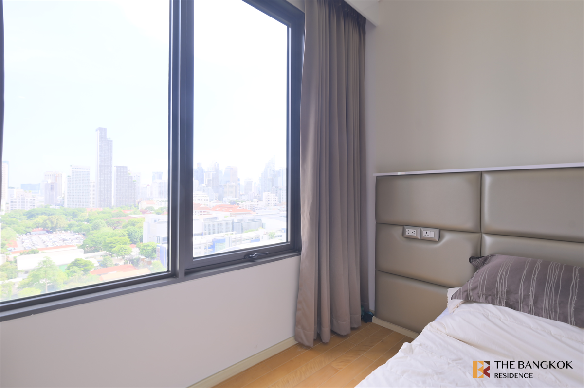 picture Villa Asoke Comfortable and Ready to Move-in near MRT Phetchaburi Station - 1/10