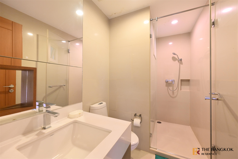 Wind Sukhumvit 23 Comfortable and Ready to Move-in near MRT Sukhumvit Station