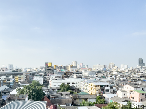 Easy Travel, Fully Utilized Space The Room Rama 4 near MRT Hua Lamphong Station