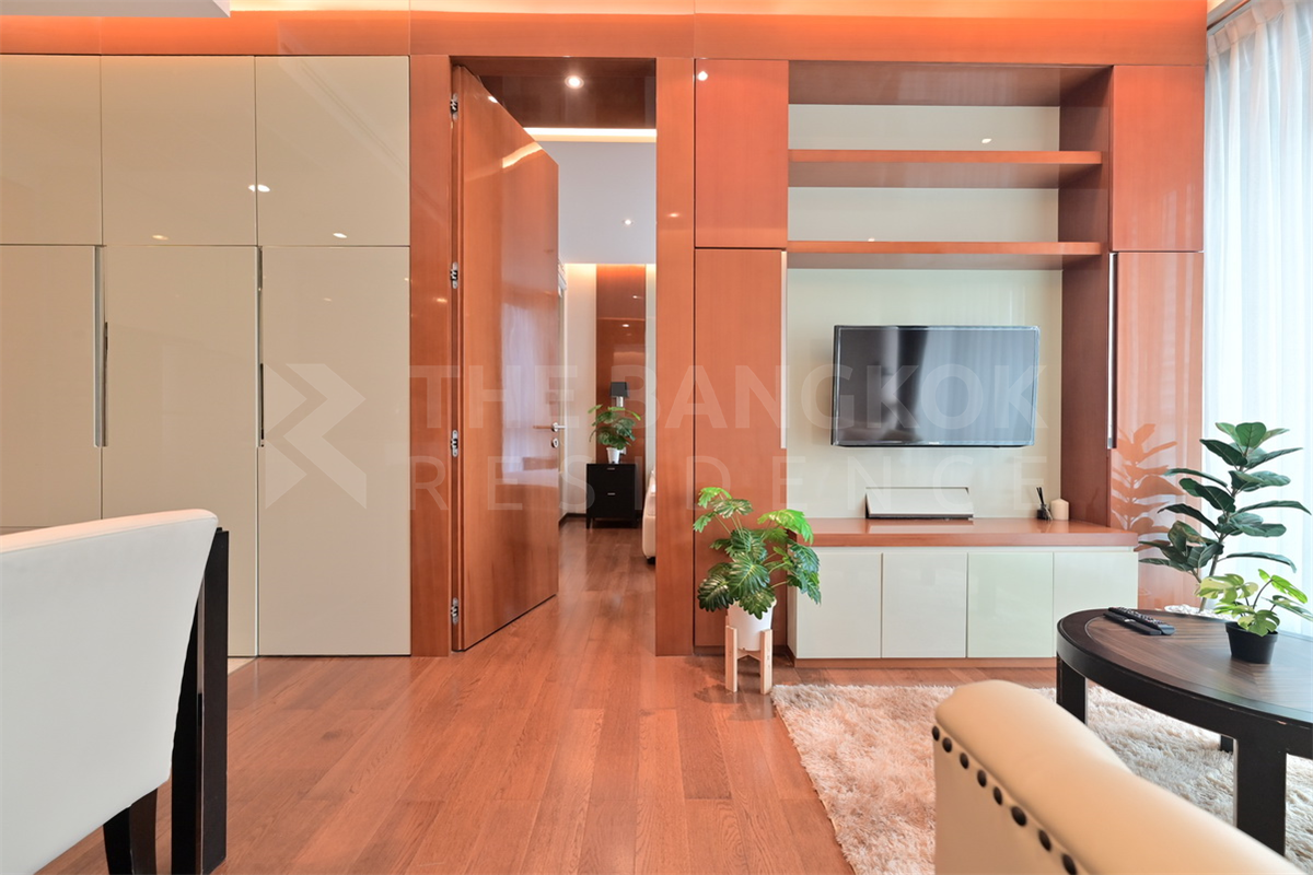 picture The Address Sukhumvit 28 near BTS Phrom Phong Location Near Employment, Surrounded by Lifestyles - 7/10