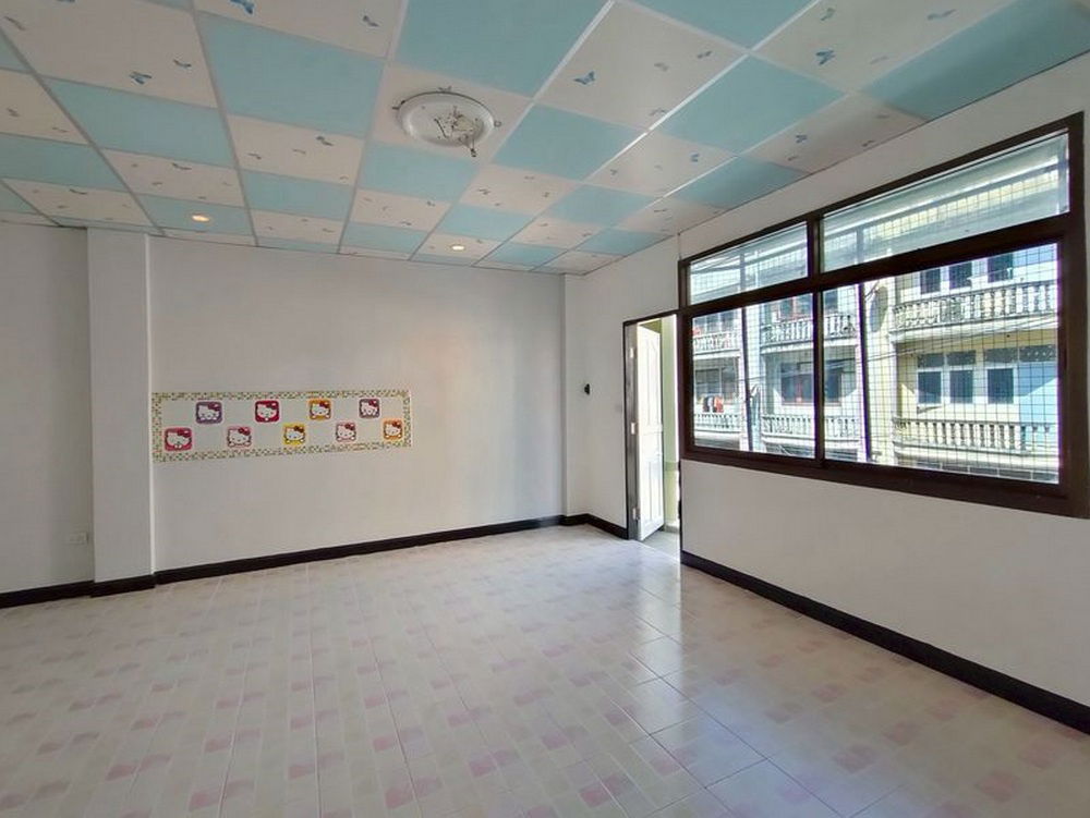picture Call : 096-998-9779 Commercial buildings 4.5 story in a prime location next to the Navanakorn Industrial Estate - 5/13