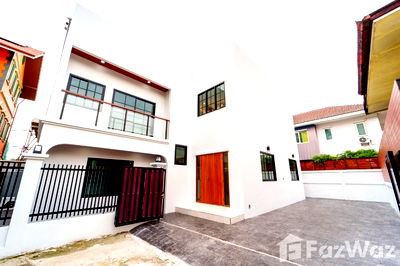 Houses for sale  Sena : 5 Bedroom House for sale in Lat Phrao, Bangkok  1944831