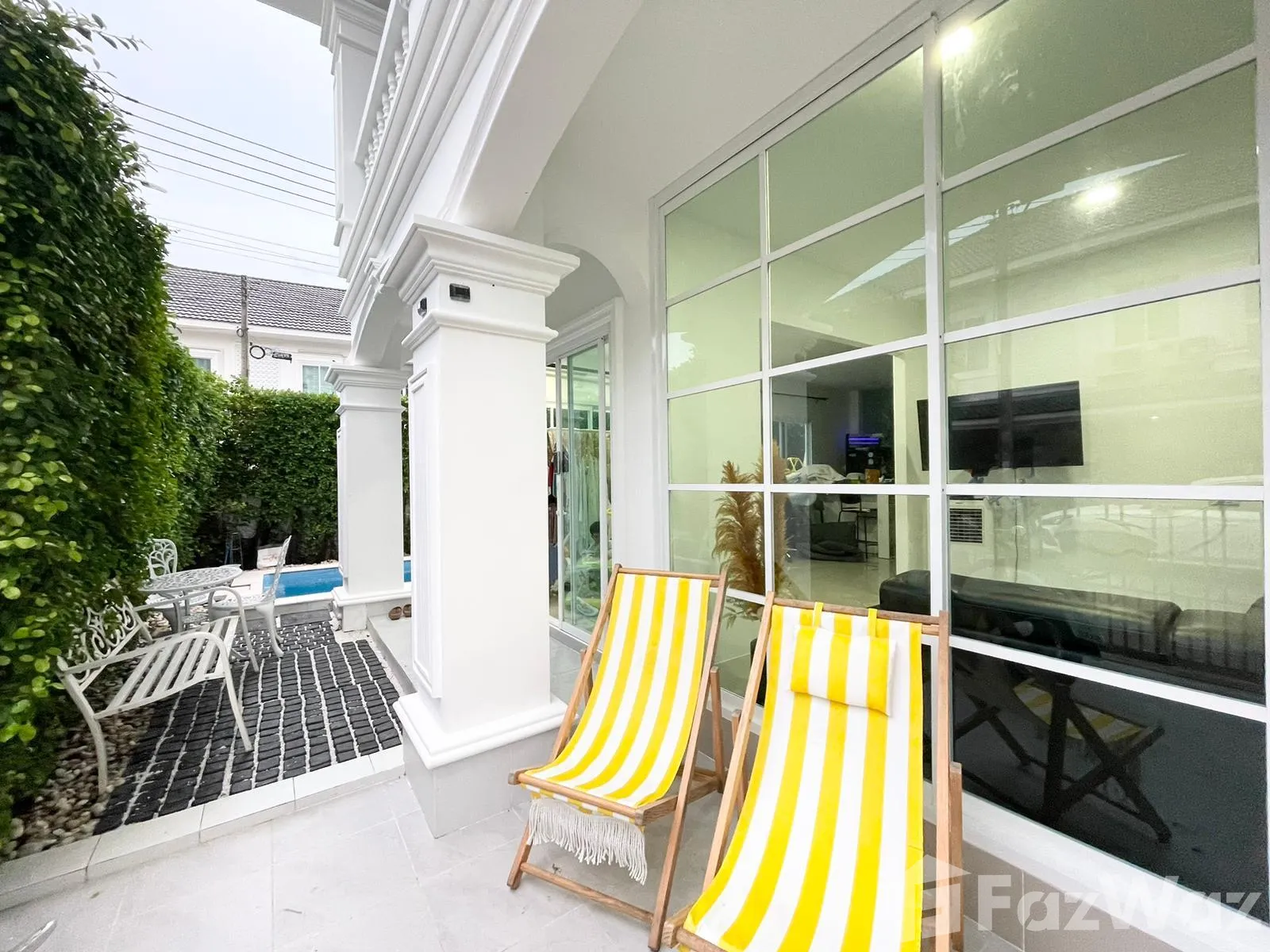 Modern Corner House with Private Pool in a Prime Location 1927880 - image 5