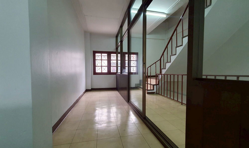 picture Call : 081-620-1889 Commercial building 4.5 story for sale in Soi Sihaburanukit 11, Min Buri, next to Min Buri Market - 8/13
