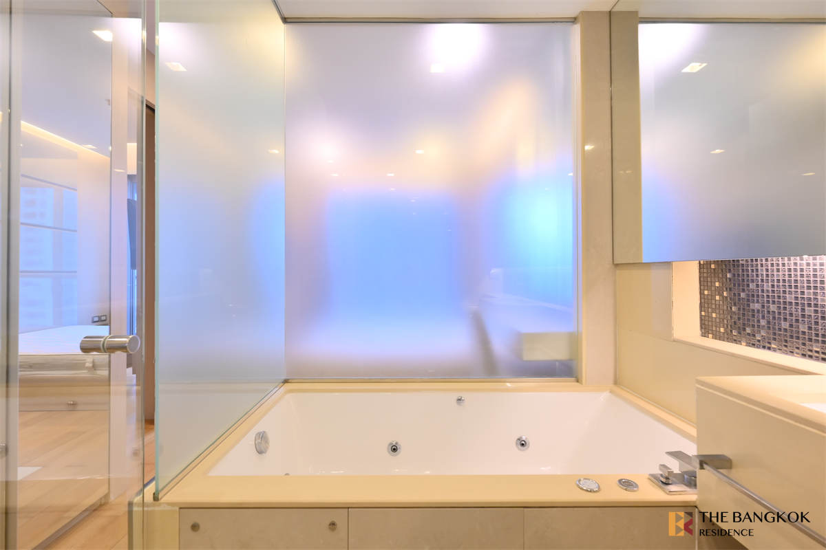 picture The Address Asoke Convenient Travel, Great Value per Square Meter near MRT Phetchaburi Station - 2/10