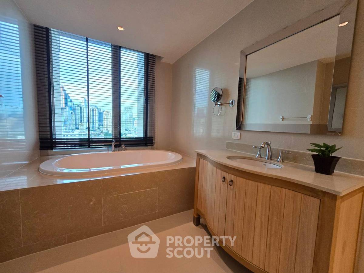 picture 3-BR Condo at The Empire Place near BTS Saint Louis (ID 2316032) - 22/27