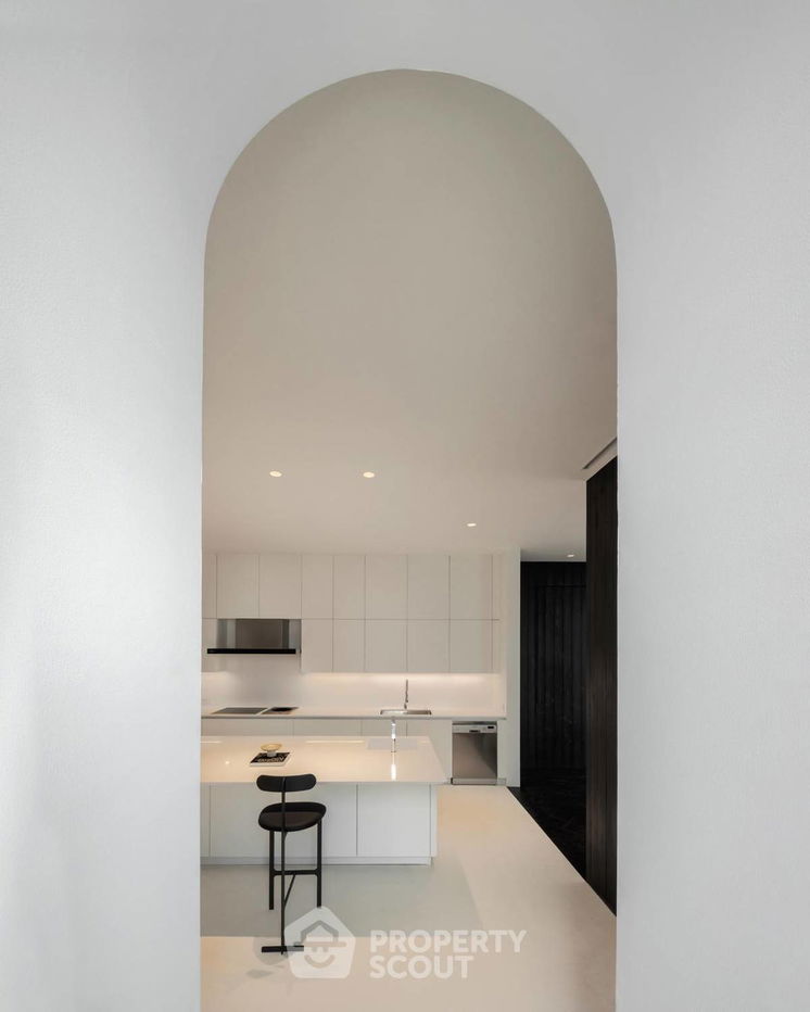 picture Brand New. Fully Furnished Penthouse with Terrace at The Diplomat 39 for Sale (ID 992604) - 11/30