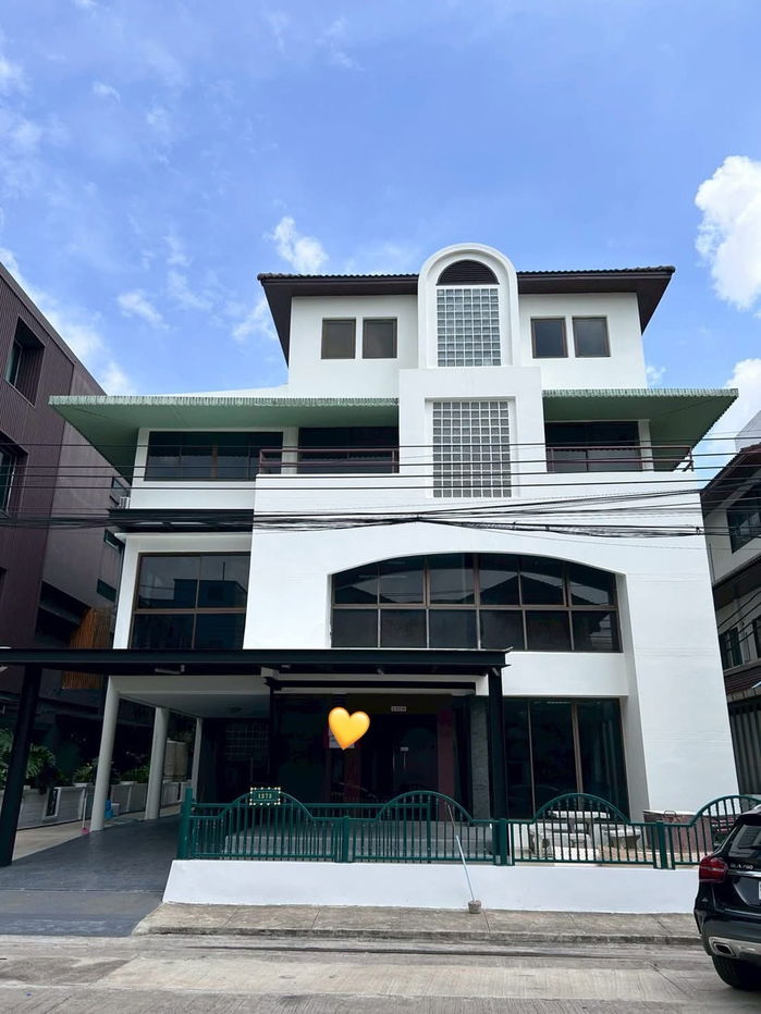 picture 4-storey building for rent, Town in Town Village, Sriwara Road, Soi 3, usable area over 500 sq.m. M. | Suitable for office | #Company registration - 1/18