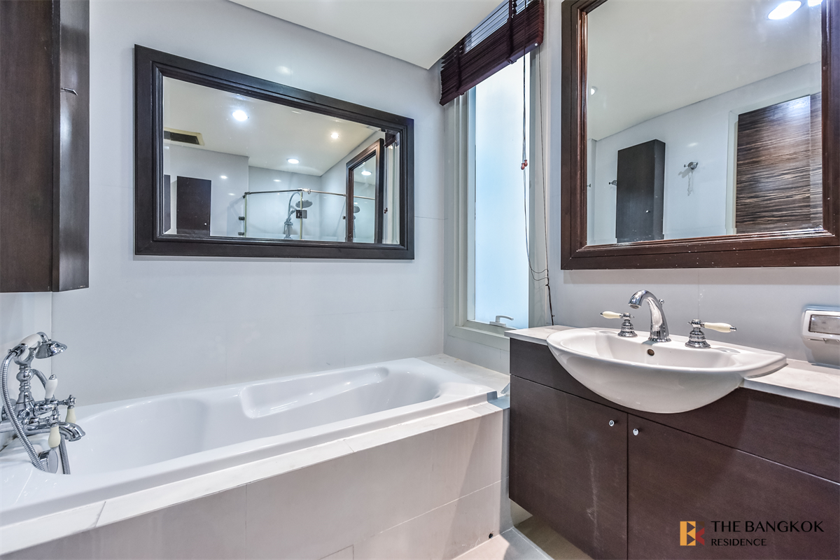 picture Watermark Chaophraya River  Live the Luxury Style in a High-potential Location - 9/10