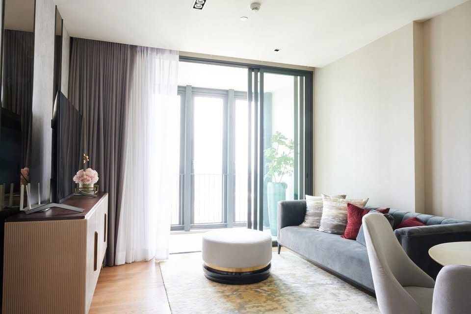 รูป Luxury condo for rent in the heart of Bangkok between Thonglor and Phrompong offer 1bedroom 57.75sqm on 22floor with super excellent facilities. - รูปที่ 3/8
