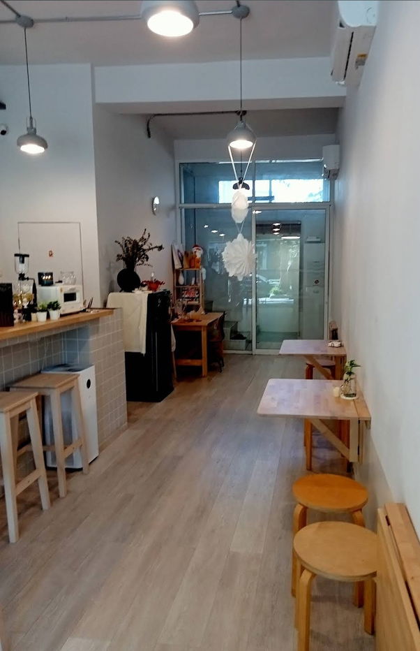 รูป อาคารพาณิชย์ ตึกแถว5ชั้น ติดถนน ตกแต่งสวย เดิมทำร้านกาแฟ ทำเลติดลาดหญ้า หน้าองค์การโทรศัพท์ ก่อน รพ.ธนบุรี เช่า50,000 สนใจ add line :paolin1  - รูปที่ 5/9