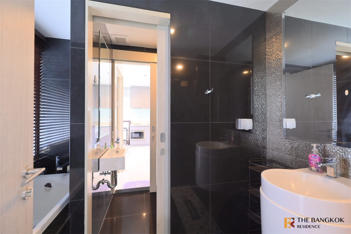 picture RHYTHM Sukhumvit 36-38 near BTS Thong Lo Comfortable and Ready to Move-in - 1/10