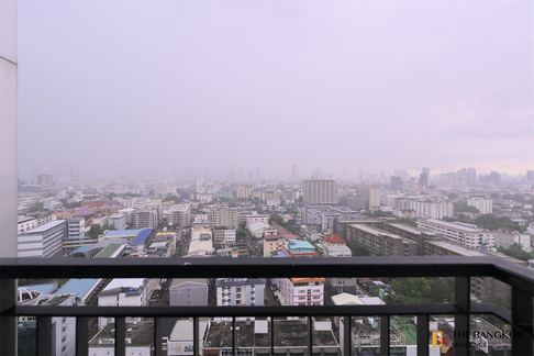 Life Ratchadapisek near MRT Huai Khwang Station High-potential Location, Not as Expensive as You Think