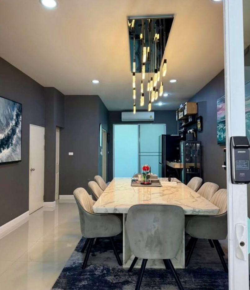 picture For Sale: 3-Storey Townhome with Full Built-in Decoration – Baan Klang Muang Ratchada 36 | Prime Location Near BTS & MRT - 11/34