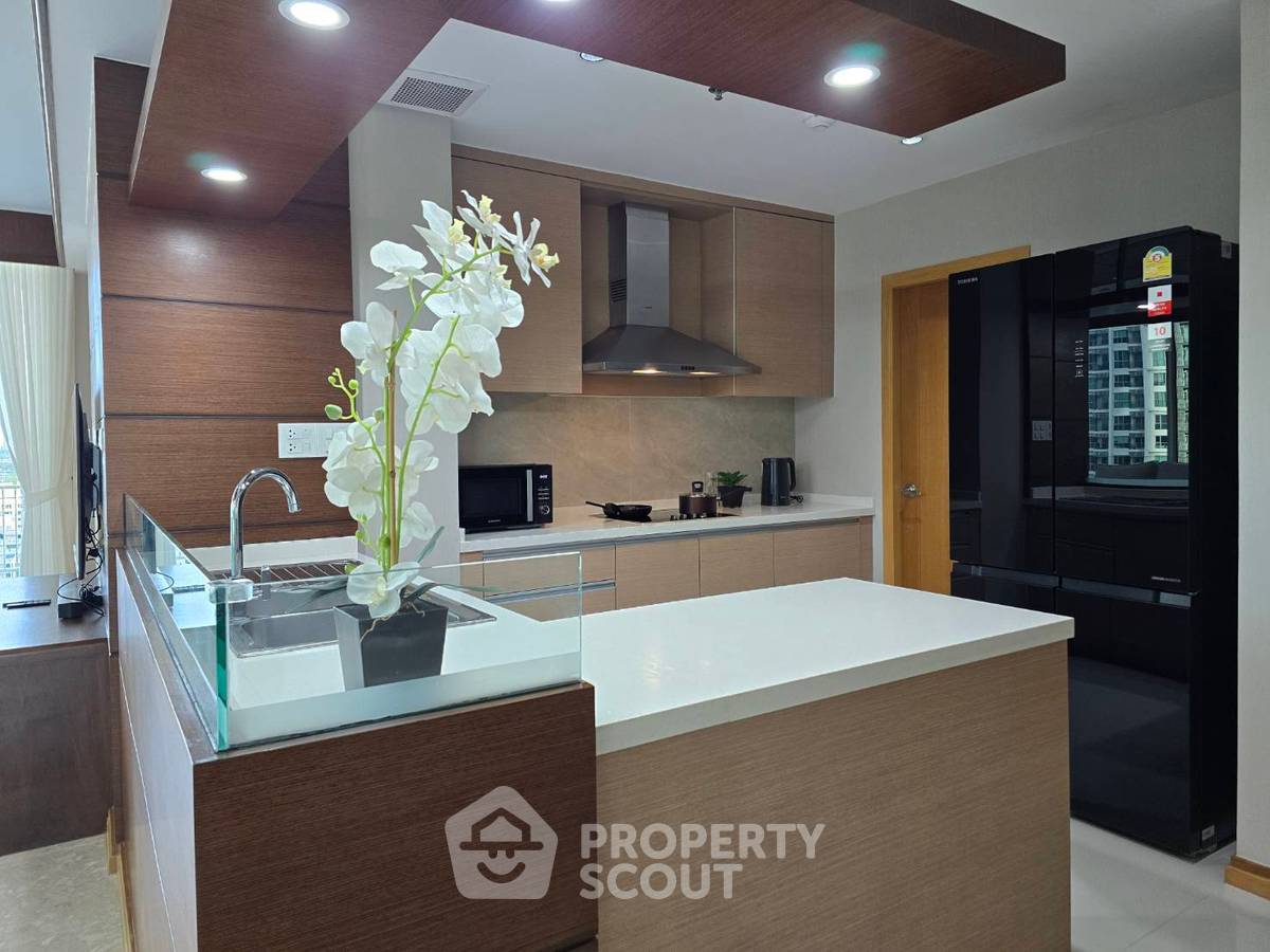picture 3-BR Condo at The Empire Place near BTS Saint Louis (ID 2316032) - 14/27