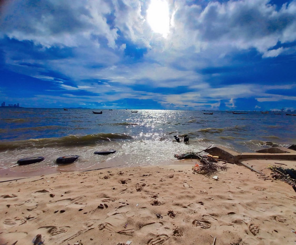 picture Affordable beachfront land in Pattaya for Sale - 2/2