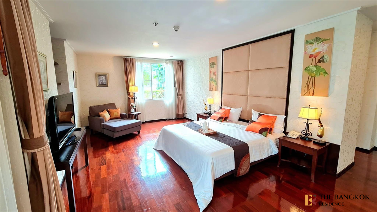 picture Luxury Condo at Special Price Piyathip Place - 10/10