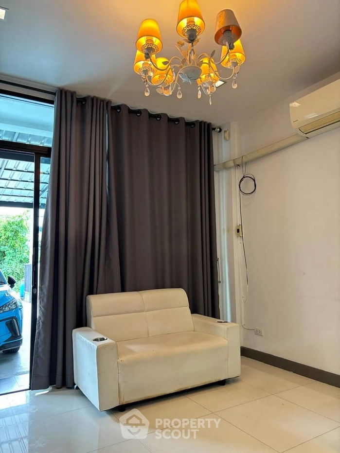 picture 4-BR Semi-detached House in Lat Phrao (ID 2315802) - 3/8