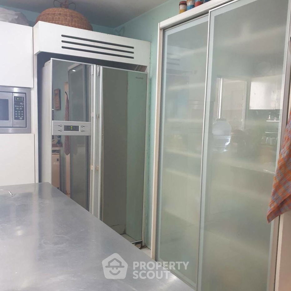 picture 4-BR Condo at Regent On The Park 2 (Sukhumvit 61) Condominium near BTS Thong Lor (ID 1165973) - 19/22