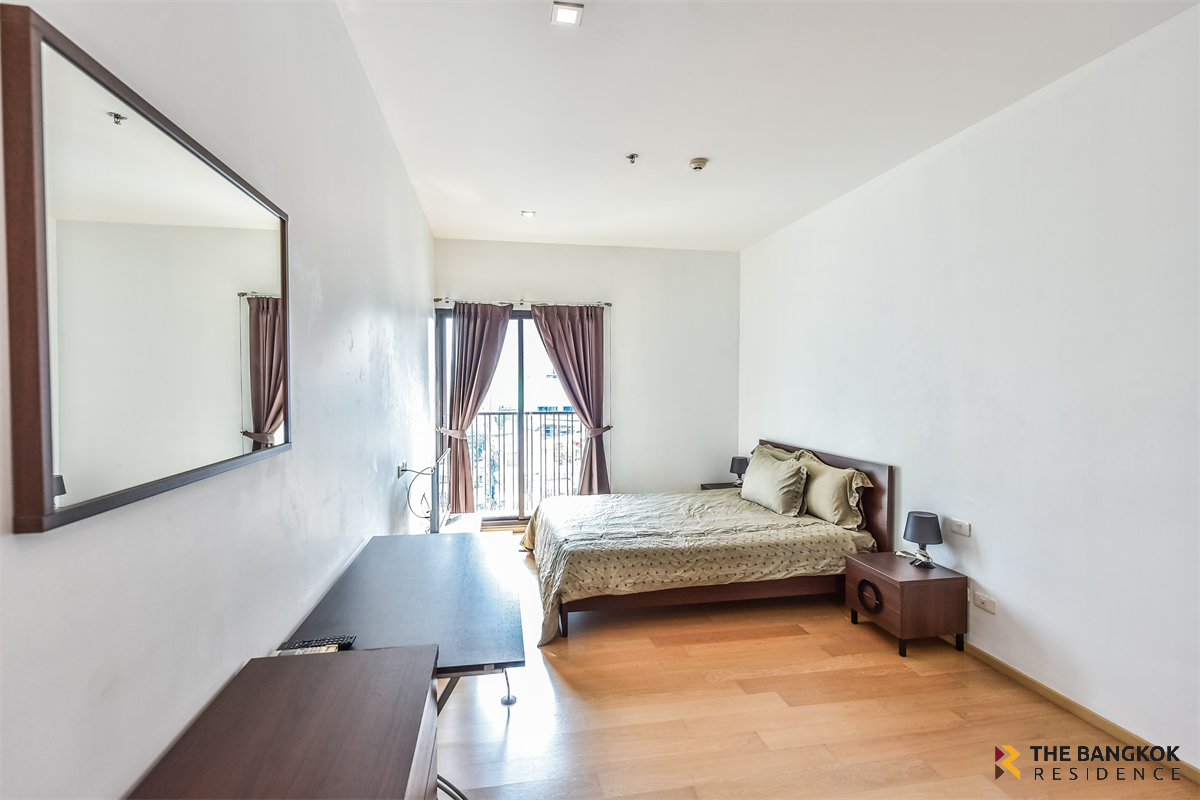 picture Noble Reform New Experience with a Condo in Prime Location near BTS Ari - 1/10