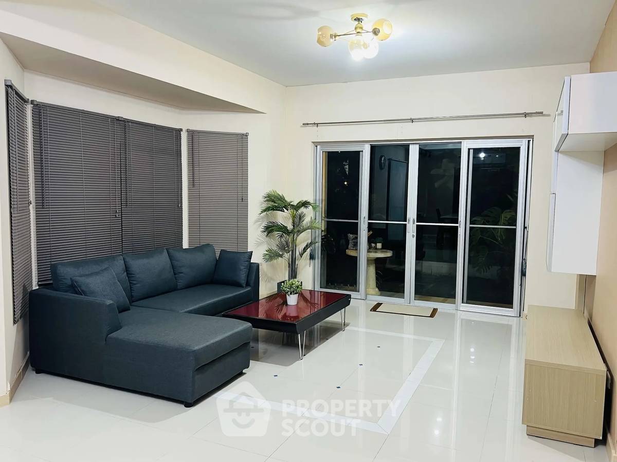 picture 3-BR House at Pruklada Wongwaen-Rattanathibet in Bang Mae Nang (ID 2315805) - 2/13