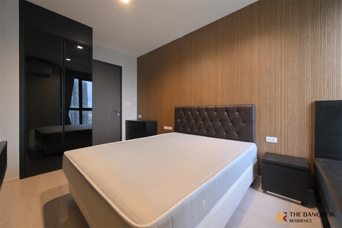 Ready-to-move-in Condo at an Amazing Price!! RHYTHM Sukhumvit 44/1 near BTS Phra Khanong