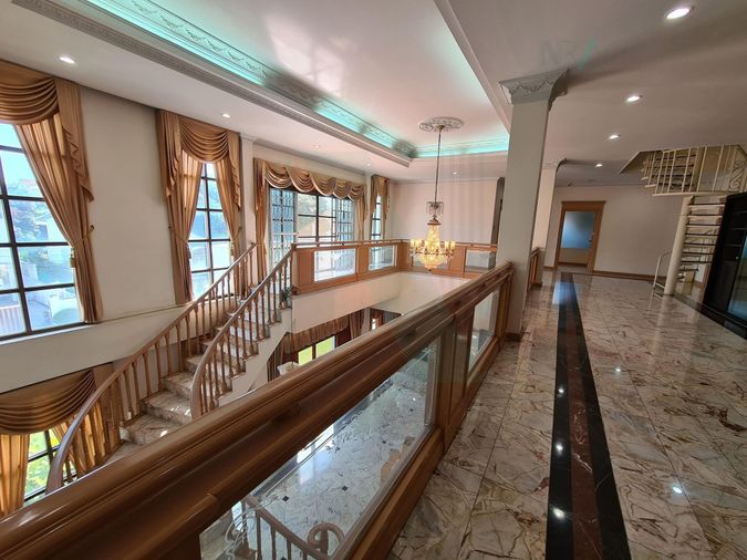 ขายบ้านเดี่ยว 11 ห้องนอน 900 ตร.ม. 215 ตร.ว. ธนานิเวศน์