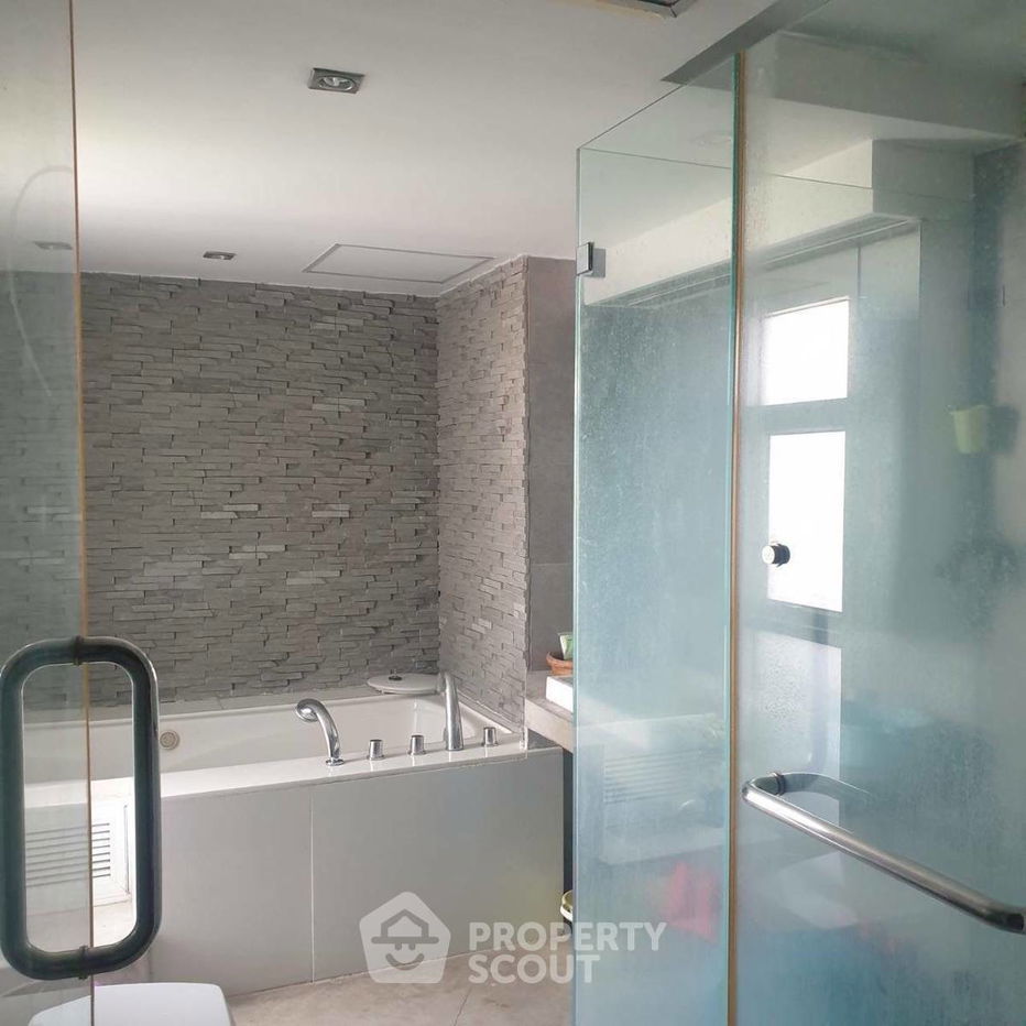 picture 4-BR Condo at Regent On The Park 2 (Sukhumvit 61) Condominium near BTS Thong Lor (ID 1165973) - 20/22