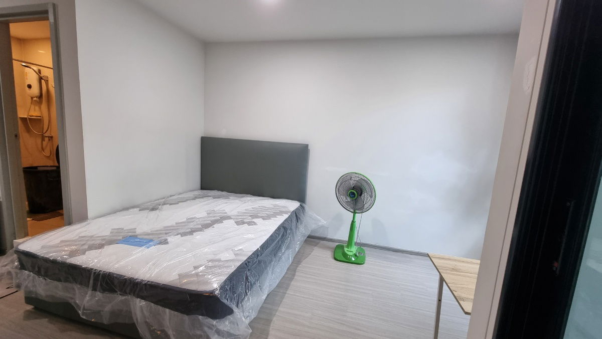 picture Free shuttle service MRT rama 9 1 km.  Price  12,000 Baht Condo Aspire Asoke - Ratchada ( Rental ) - 2/18