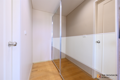 Villa Asoke Comfortable and Ready to Move-in near MRT Phetchaburi Station