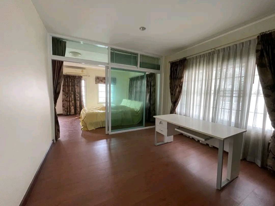 picture URBAN SATHORN 3 bedrooms 3 bathrooms 1 living room 1 kitchen 6-meter frontage, parking for 2 cars Contact: Pimprima (Bee) Call 0826698942 - 8/15