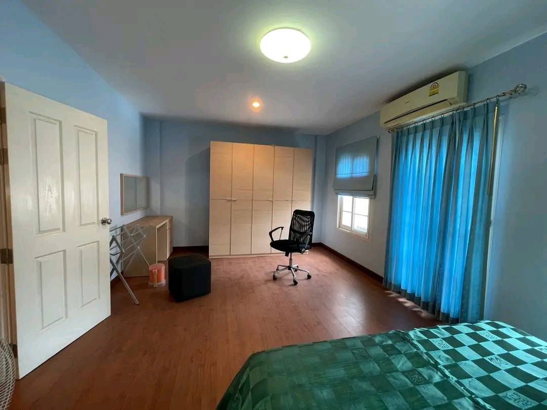 picture URBAN SATHORN 3 bedrooms 3 bathrooms 1 living room 1 kitchen 6-meter frontage, parking for 2 cars Contact: Pimprima (Bee) Call 0826698942 - 10/15