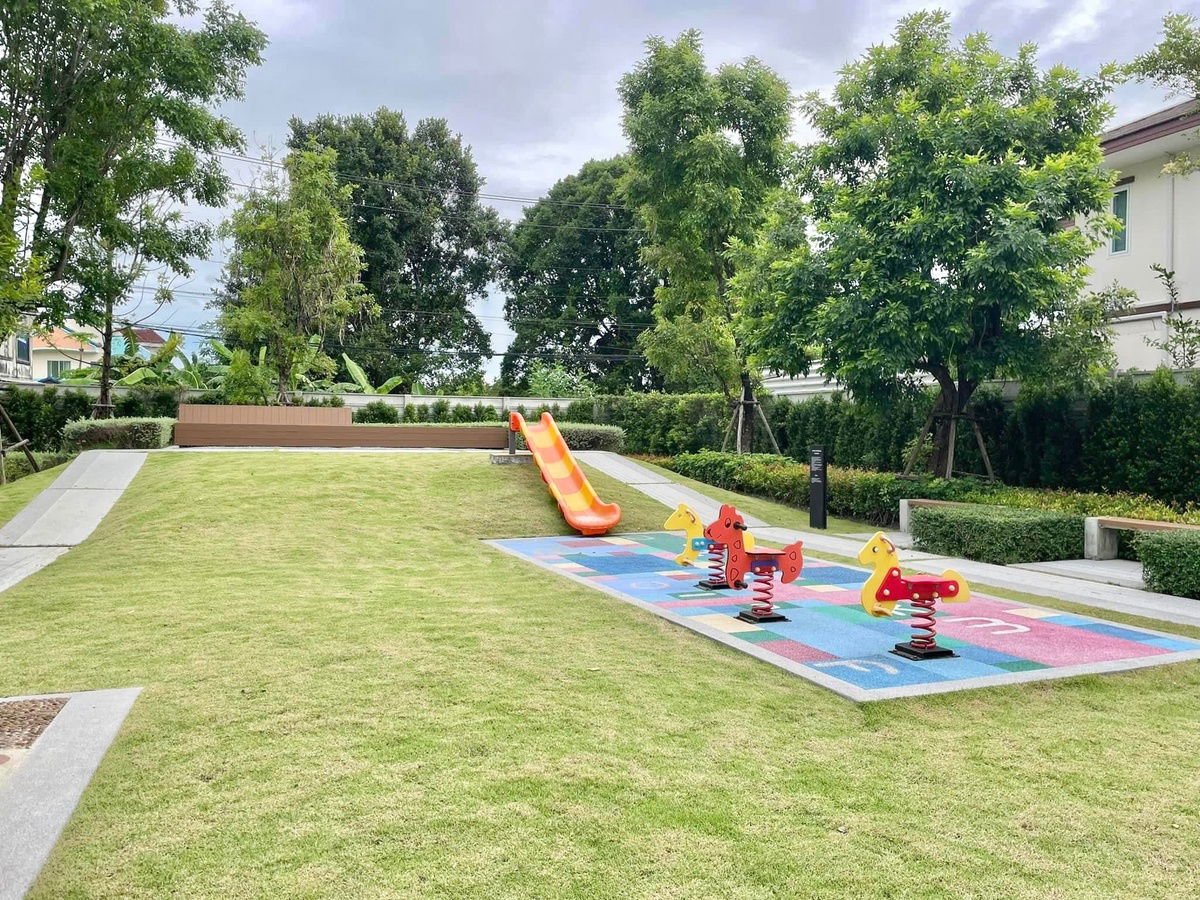 picture 3-storey townhome for rent, opposite the village with Community Mall convenient transportation, near Mega Bangna 📍Plex Onnut-Wongwaen - 34/37