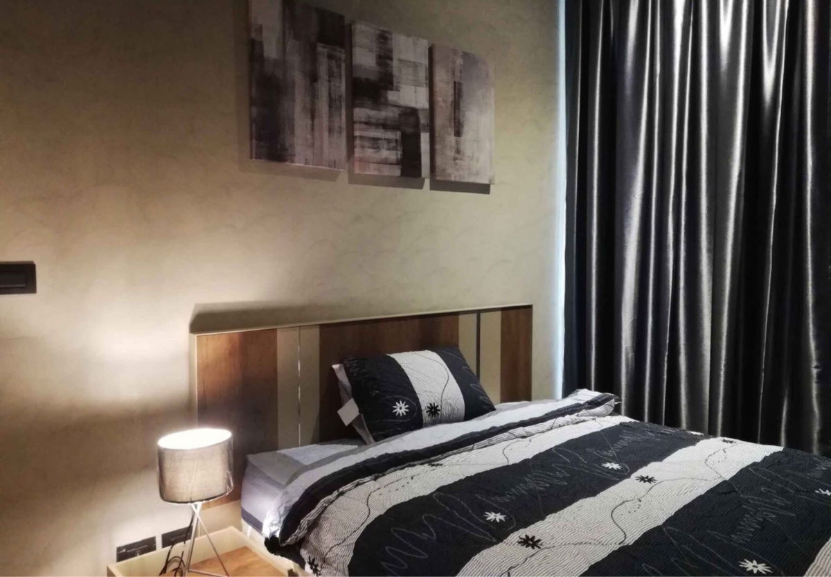 picture  The Lofts                       Asoke  - 10/14
