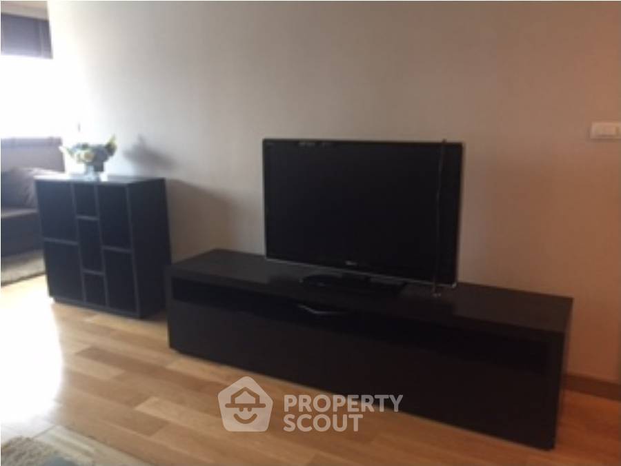 picture 2-BR Condo at Sathorn Gardens near MRT Si Lom (ID 677119) - 10/14