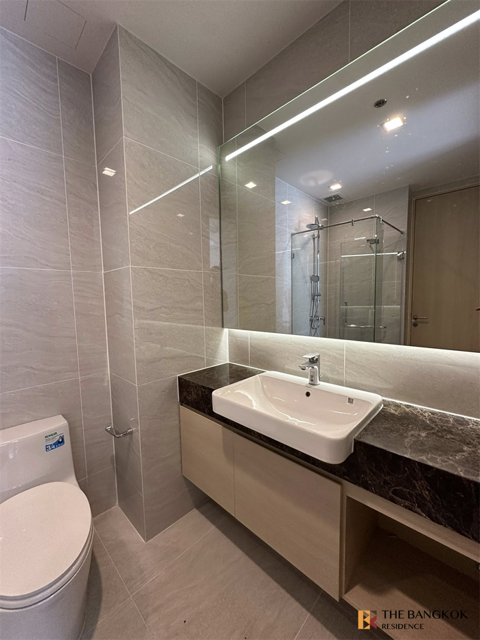 picture NOBLE STATE 39 Easy Travel, Fully Utilized Space near BTS Phrom Phong - 2/10