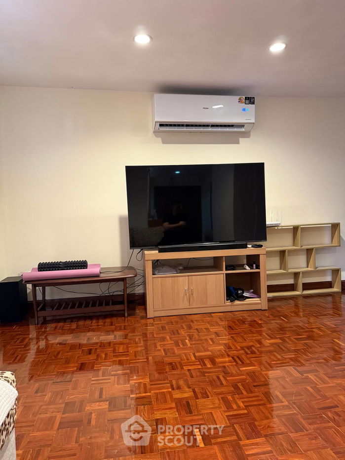 picture 2-BR Condo at The Heritage Condominium near BTS Nana (ID 2066954) - 3/12