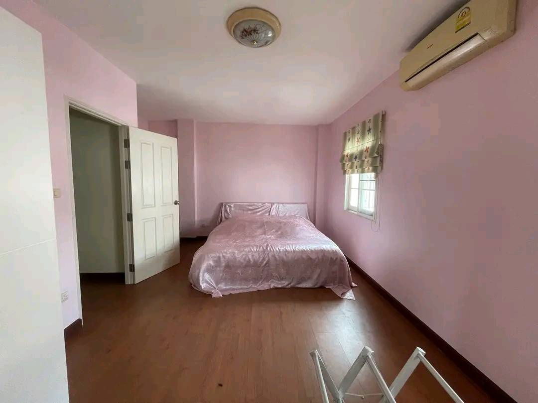 picture URBAN SATHORN 3 bedrooms 3 bathrooms 1 living room 1 kitchen 6-meter frontage, parking for 2 cars Contact: Pimprima (Bee) Call 0826698942 - 5/15