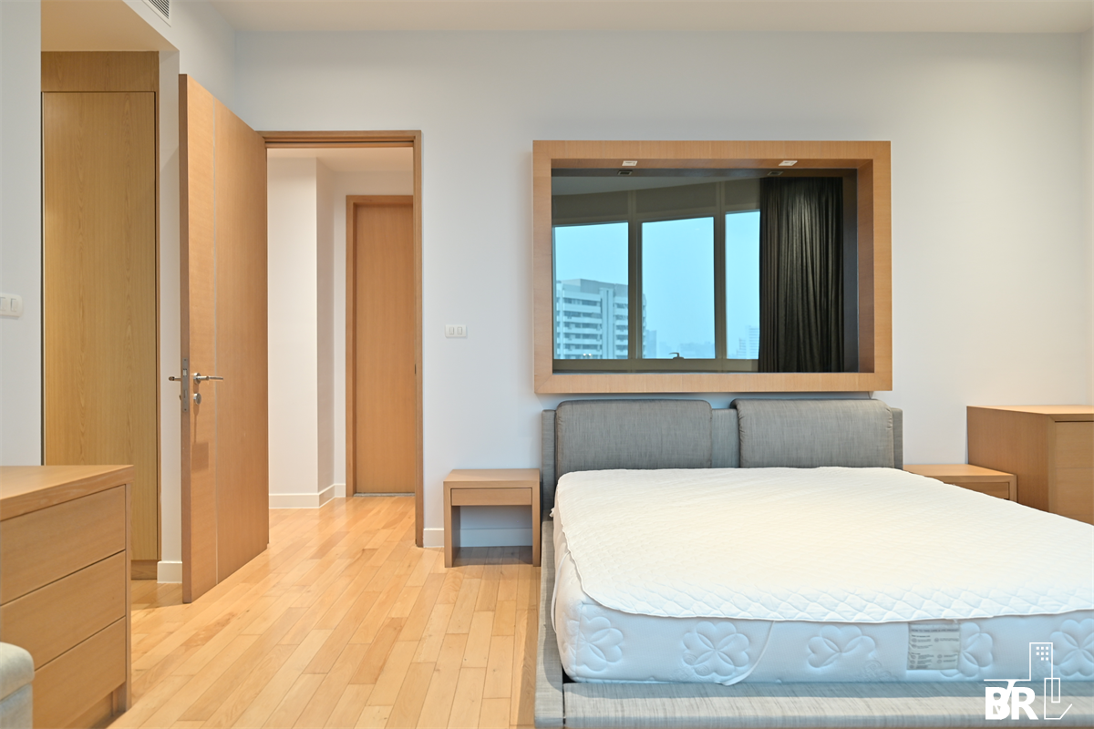 picture Millennium Residence  Location Near Employment, Surrounded by Lifestyles - 4/10