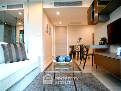 คอนโดให้เช่า : คอนโด 1 ห้องนอน The Room Sukhumvit 21 ใกล้ MRT สุขุมวิท (ID 2316178)