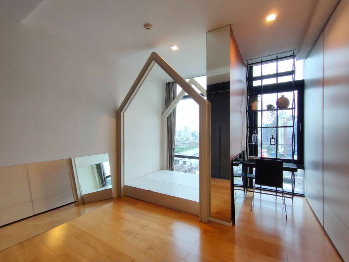 picture FOR RENT   :   Circle 2 Living Prototype (ST-02)  Line : @condo78 - 11/17