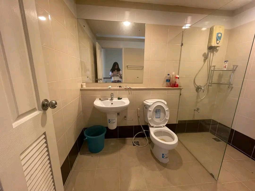 picture URBAN SATHORN 3 bedrooms 3 bathrooms 1 living room 1 kitchen 6-meter frontage, parking for 2 cars Contact: Pimprima (Bee) Call 0826698942 - 13/15