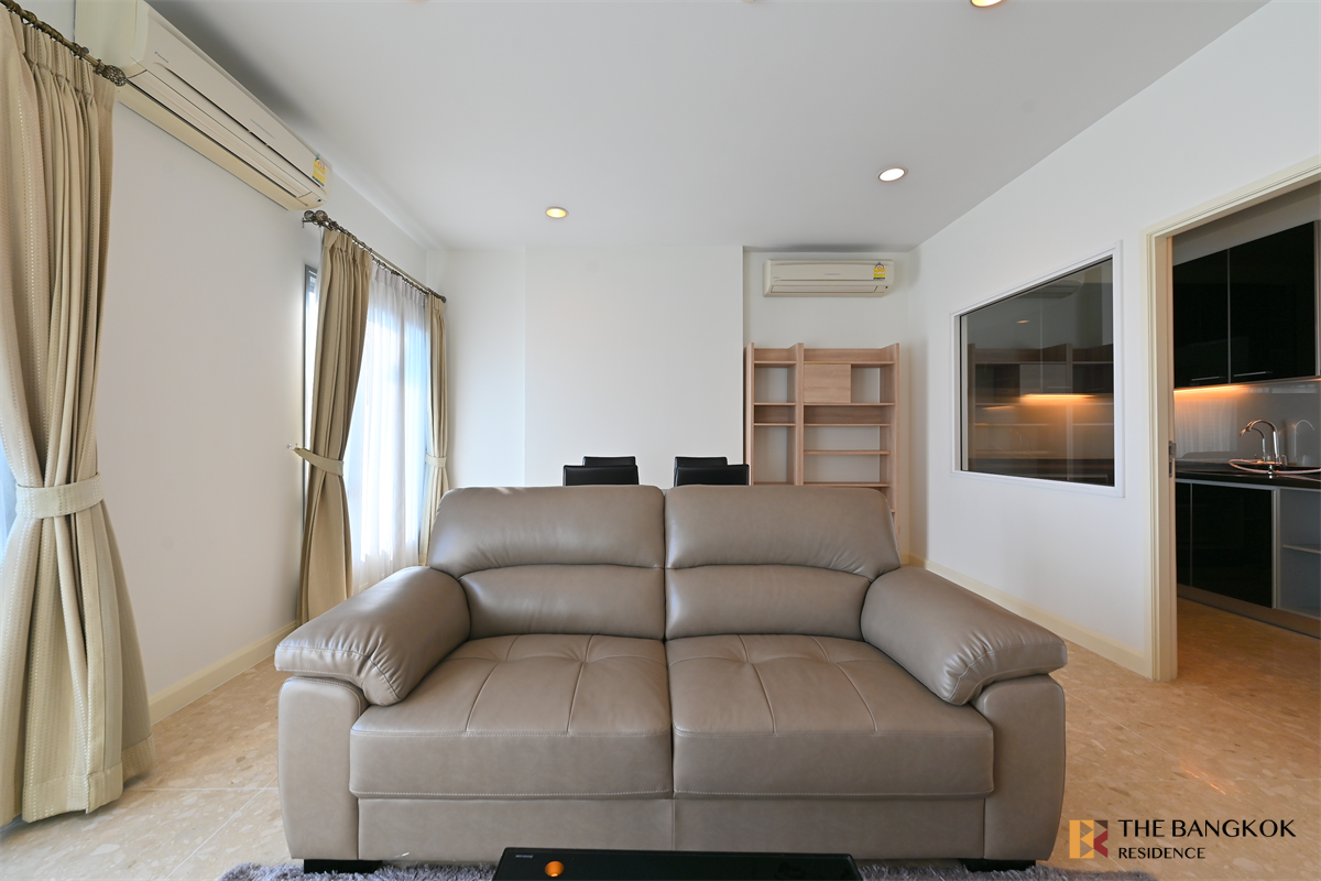 picture The Crest Sukhumvit 34 Elevate Comfort at an Unbeatable Price near BTS Thong Lo - 4/10