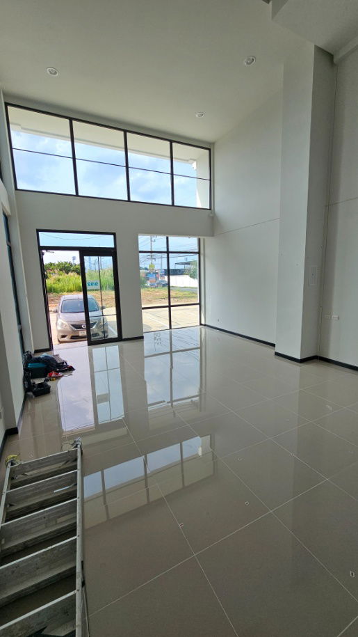 picture For Rent: 3.5-story commercial building on the main road in Klong 4 (Klong Luang), opposite the BG and Bangkok United football practice grounds. - 6/6