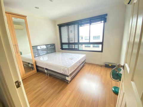 ว่าง 3/12/68ลุมพินีเพลส-รัชดาท่าพระ ตึกAชั้น28 พื้นที่ 36 ตรม. 1ห้องนอนห้องมุม ตบแต่วพร้อมอยู่ วิวตรงกลางสระว่ายน้ำ