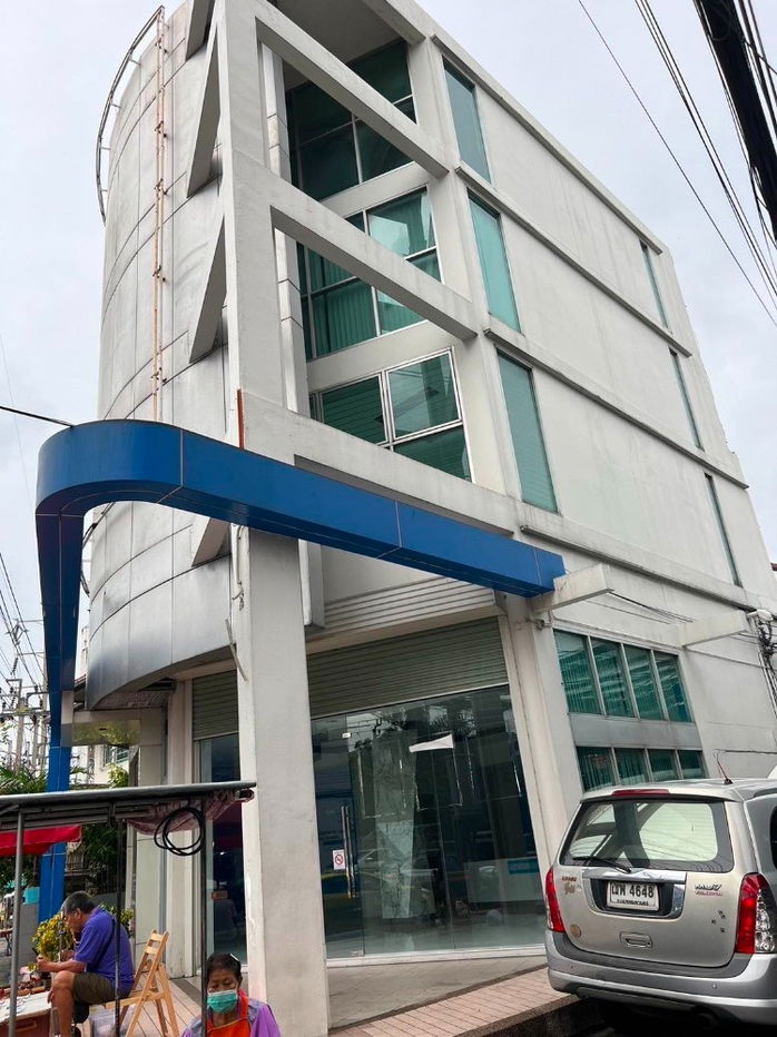 รูป ให้เช่าอาคาร ราคาพิเศษ 79,000 บาท จองภายในสิ้นเดือนนี้ 4 ชั้น 2 คูหา ใกล้เดอะมอลล์งามวงศ์วาน ริมถนน ทำเลดี  - รูปที่ 17/18