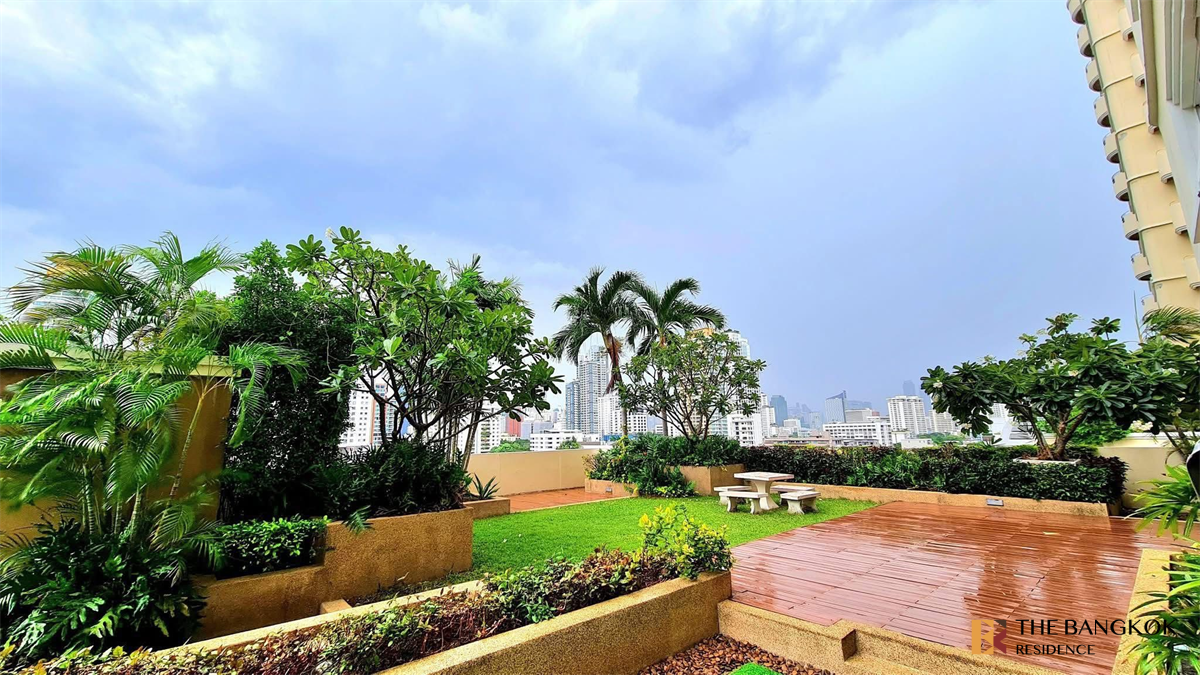 picture Luxury Condo at Special Price Piyathip Place - 5/10