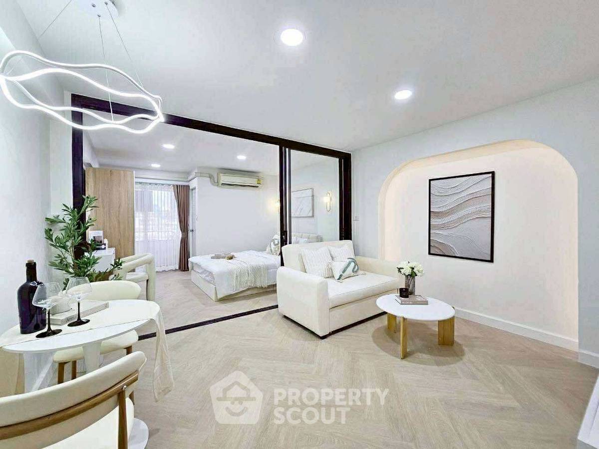 picture Studio Condo at Ratchada City Condominuim near MRT Huai Khwang (ID 2317378) - 10/14