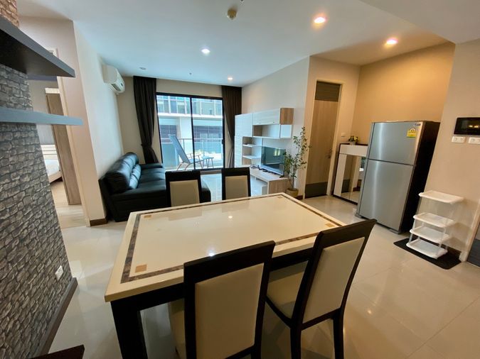 85 ตรม. 2 เตียง 2 ห้องน้ำ พร้อมระเบียง ด้านนอก เก็บของและซัก 36,000 ²/เดือน สัญญา 1 ปี 35,000 ²/เดือน สัญญา 2 ปี พร้อมเข้าอยู่ในวันที่ 25 กันยายน